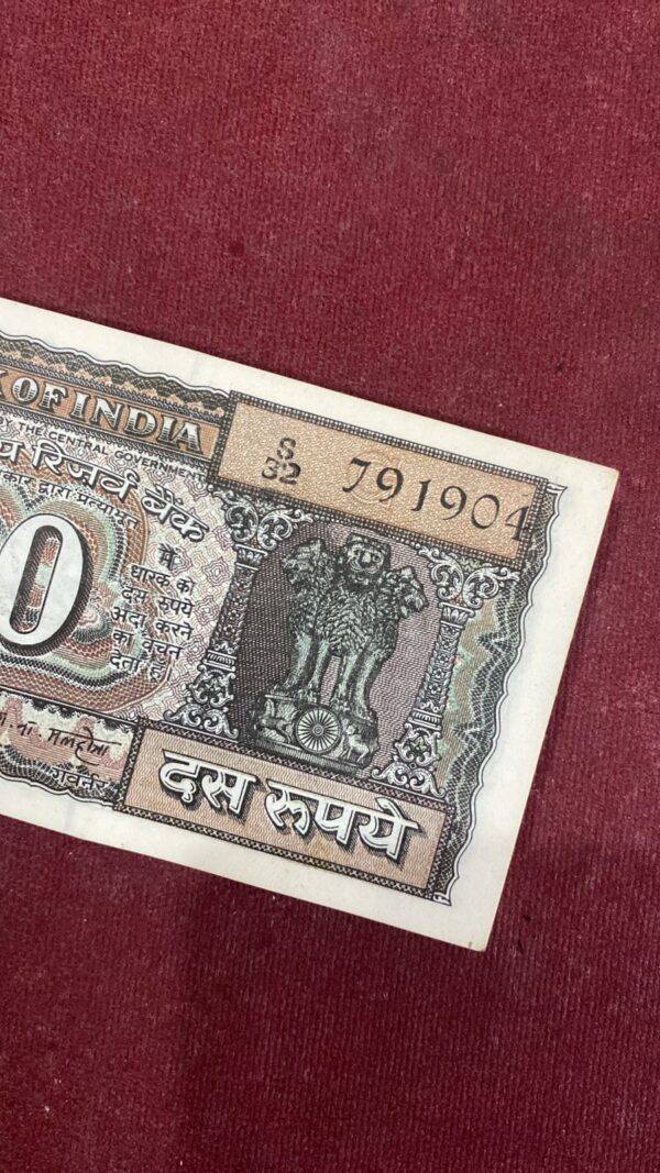 WhatsApp Image 2026-02-18 at 4.32.35 PM ₹10 Rupee Black Boat Notes | 791901 | Serial Number Slightly Shifting Rightward | First & Last Note Yellowish | Rest Milky White | Collectible